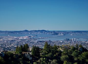 california/bay-area/attraction/grizzly-peak-overlook-kpfa-tower-pullout