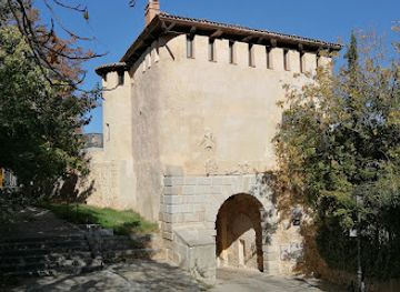 spain/segovia/attraction/puerta-de-santiago