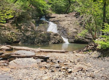 arkansas/lake-ouachita/attraction/crooked-creek-falls