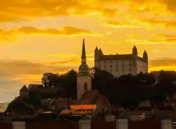 Free tour +bonus Bratislava and castle (AdvancedXperience)