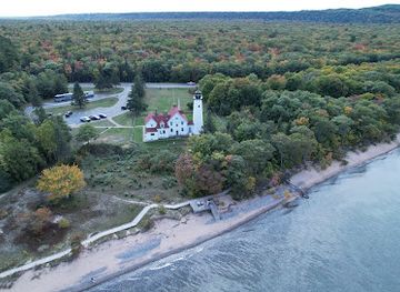 michigan/east-michigan/attraction/point-iroquois-lighthouse