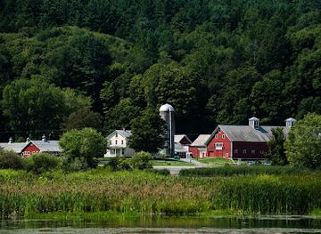 vermont/molly-stark-state-park/attraction/retreat-farm