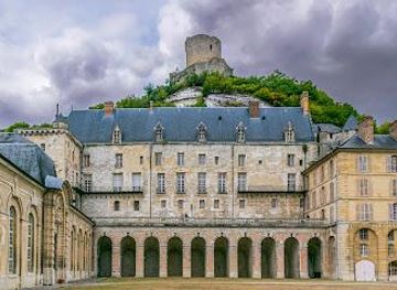france/versailles/attraction/castle-of-la-roche-guyon