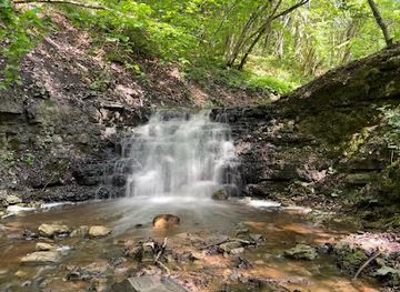 latvia/abava-river-valley/attraction/virsaisu-waterfall