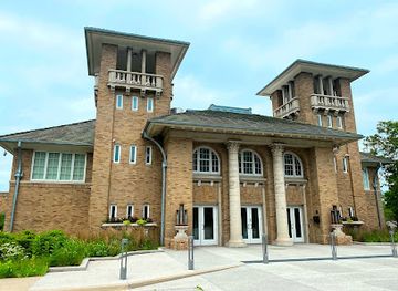 indiana/gary/attraction/marquette-park-pavilion