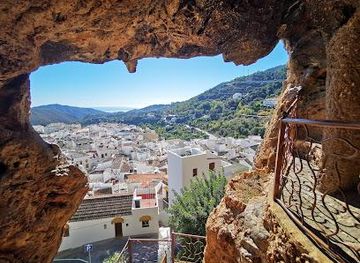spain/malaga/attraction/cueva-de-las-columnas
