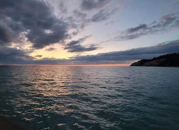 michigan/sleeping-bear-dunes-national-lakeshore/attraction/frankfort-beach