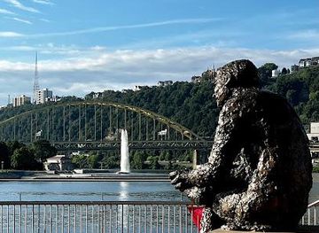 west-virginia/weirton/attraction/fred-mister-rogers-memorial