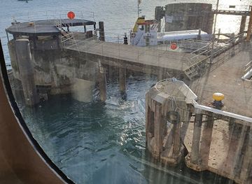 guernsey/st-sampson/attraction/castle-breakwater-lighthouse