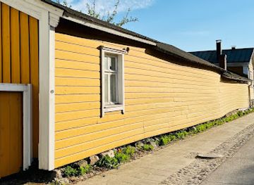 finland/north-ostrobothnia/attraction/the-longest-wall-in-finland