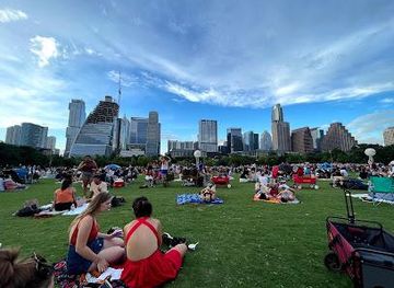 texas/austin/attraction/auditorium-shores-at-town-lake-metropolitan-park