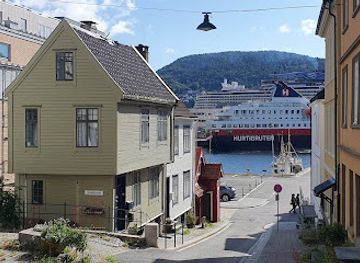 norway/bergen/nordnes/attraction/old-bergen-house-for-walking