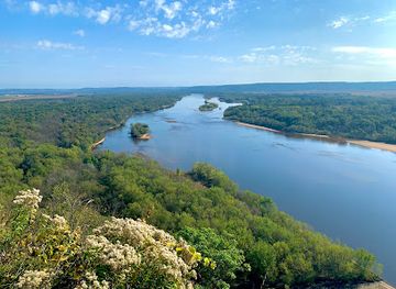 wisconsin/blue-hills/attraction/ferry-bluff-state-natural-area
