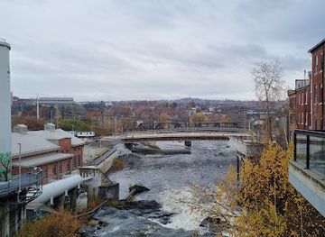 canada/eastern-townships/attraction/les-chutes-de-magog