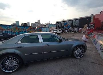 texas/sugar-land/attraction/houston-legendary-graffiti-building