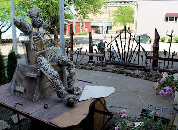 ohio/eastern-ohio/attraction/the-troll-hole-museum