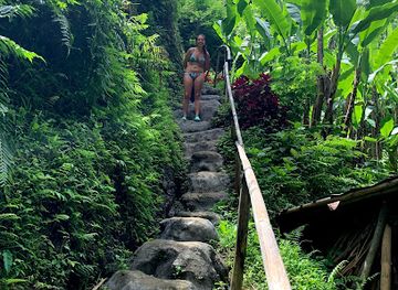 indonesia/bali/attraction/tangkup-waterfall
