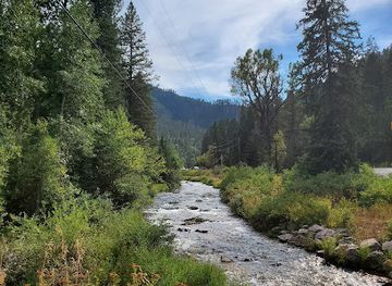 south-dakota/glacial-lakes-and-prairies/attraction/devils-bathtub-trailhead