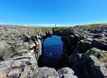 iceland/olafsvik/attraction/stone-bridge