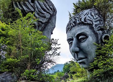 vietnam/da-lat/attraction/clay-tunnel