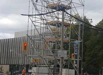 canada/toronto/attraction/queen-s-park-cres-e