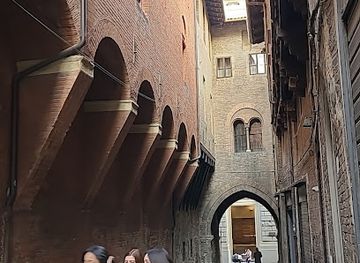 italy/bologna/attraction/via-de-foscherari