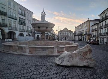 portugal/evora/attraction/giraldo-square-fountain