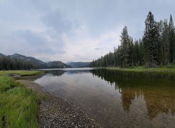 montana/beartooth-highway/attraction/lower-lady-of-the-lake-trailhead