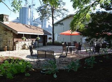 illinois/elgin/attraction/whiskey-acres-distilling-co