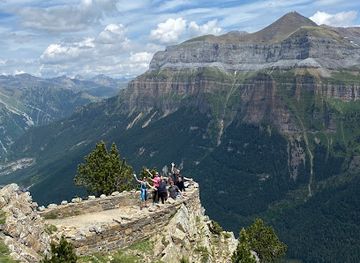 spain/ordesa-y-monte-perdido-national-park/attraction/barranquismo-en-ordesa-guias-de-barrancos-ferratas-y-montana