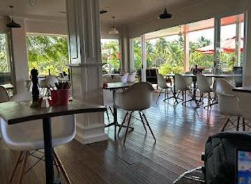 fiji/lautoka/attraction/musket-cove-yacht-club-island-bar