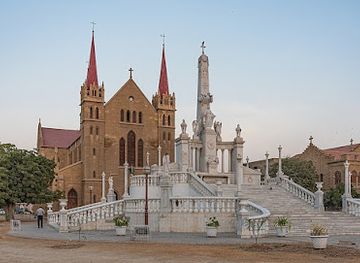 pakistan/karachi/saddar/attraction/christ-the-king-monument