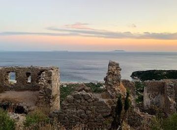 albania/saranda/attraction/himara-castle