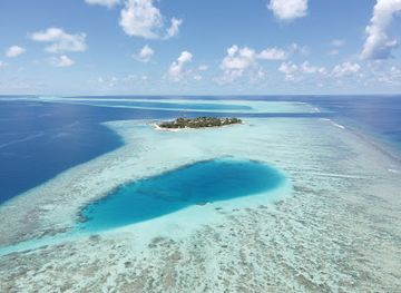 maldives/vaavu-atoll/attraction/blue-hole