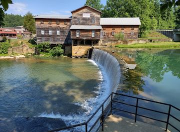 tennessee/southern-middle-tennessee/attraction/loretta-lynn-s-ranch-tours-museum-events-concerts