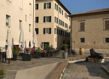 italy/urbino/attraction/piazza-del-duca