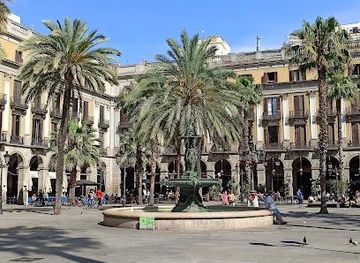 spain/barcelona/attraction/pl-reial