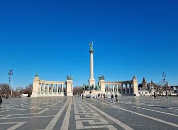 hungary/vac/attraction/millennium-monument