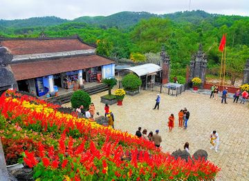 vietnam/north-central-coast/attraction/mausoleum-of-emperor-khai-dinh