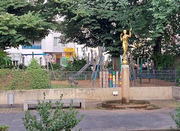 germany/hannover/vahrenwald/attraction/goldstatue-brunnen-hannover-fritz-beindorff-100-jahre-pelikan-1938