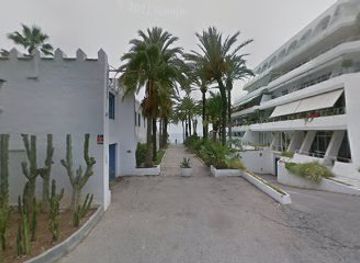 spain/marbella/attraction/los-ladrones-de-relojes