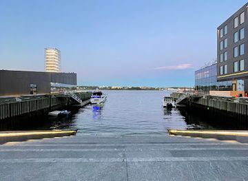 canada/halifax/halifax-waterfront/attraction/queen-s-landing-wharf