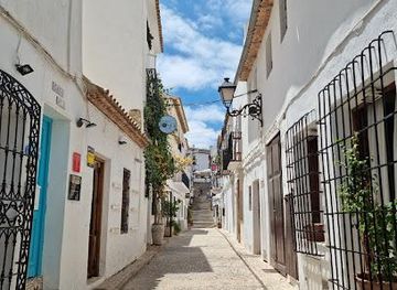 spain/alicante/attraction/plaza-de-la-iglesia