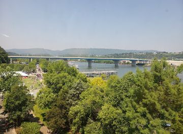 tennessee/chattanooga-riverfront/attraction/aquarium-hummingbird-and-butterfly-garden