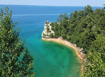 michigan/pictured-rocks-national-lakeshore/attraction/lake-superior-historical-marker-at-scott-falls-roadside-park
