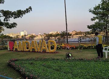 india/ahmedabad/attraction/riverfront-flower-park