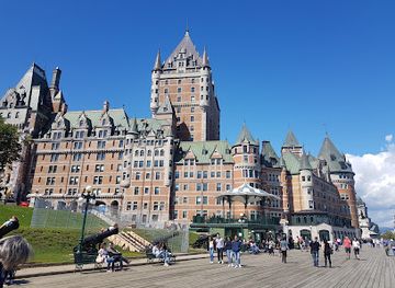 canada/quebec/attraction/place-des-canotiers
