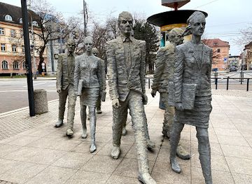 czechia/ceske-budejovice/attraction/pamyatnyk-ofisnym-pratsivnykam