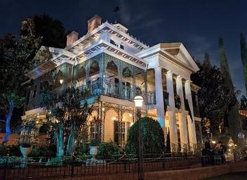 california/costa-mesa/attraction/haunted-mansion-holiday