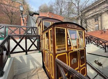 hungary/budapest/attraction/budapest-castle-hill-funicular
